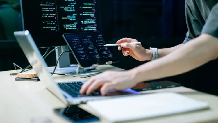 ネットワークエンジニアはやめとけ?と言われる理由と実態の画像